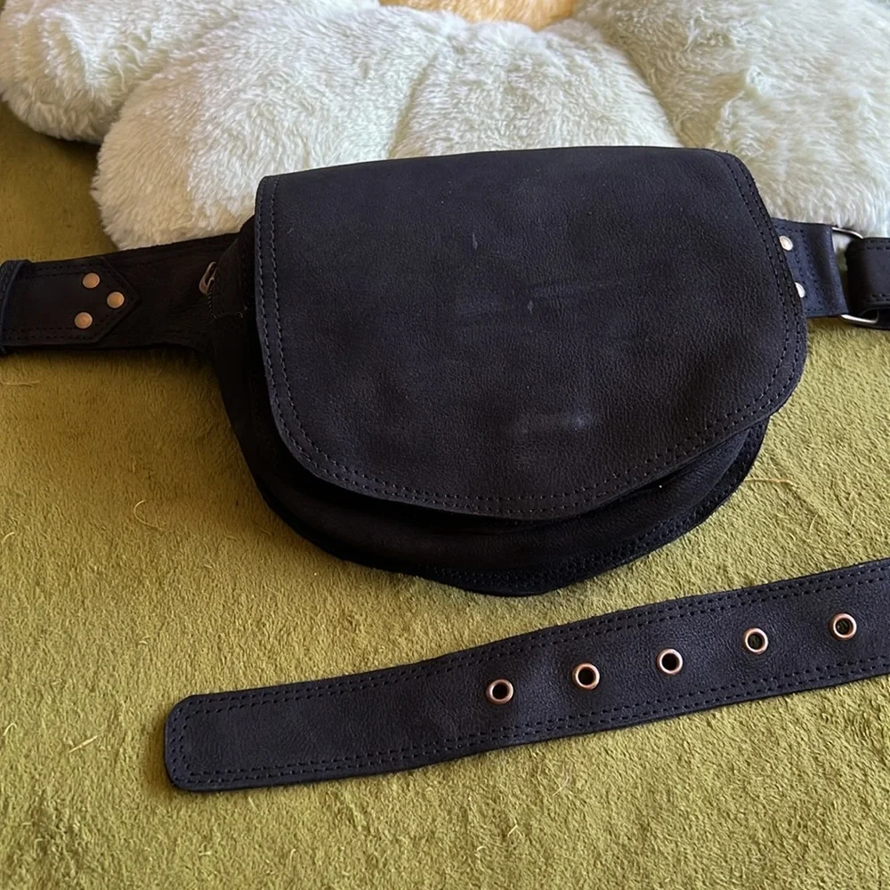 •✨Handmade Leather Stargazing Hip Satchel• - Picture 2 of 5